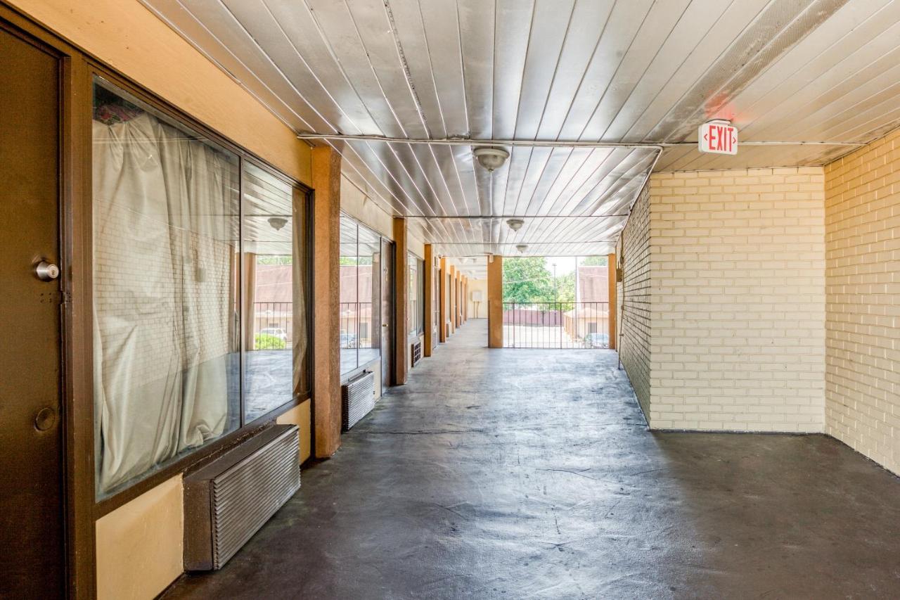 Oyo Hotel Decatur I-20 East & Wesley Club Dr Extérieur photo